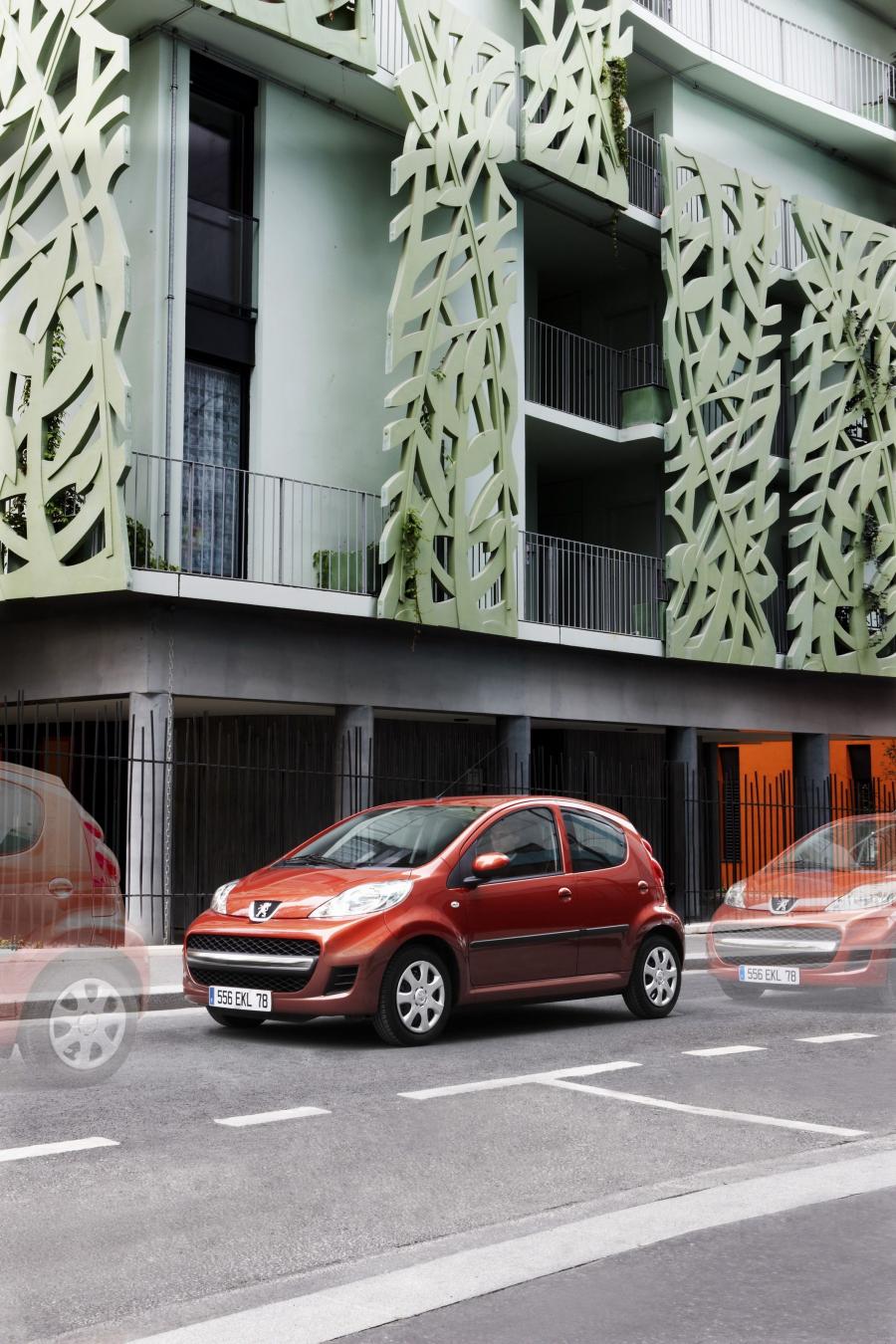  Peugeot 107 2009 года  (фото 13 из 30)